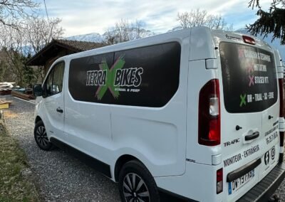 Covering microperforé sur utilitaire Terra Bikes – marquage véhicule réalisé à Cluses