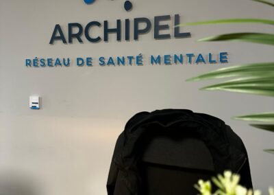 Enseigne intérieure Archipel en lettres relief – signalétique professionnelle posée à Genève