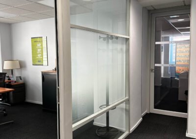 Vitrophanie signalétique Cluses - VISUUM